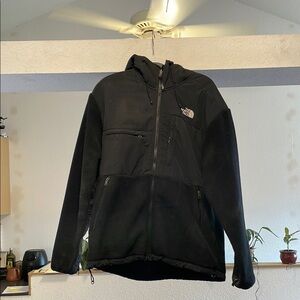 The North Face Men's Black Jacket. (hooded fleece)